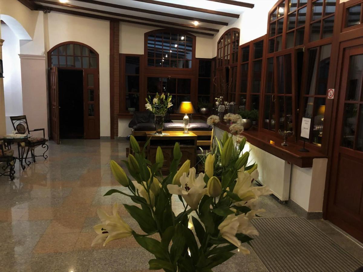 Kaiserhof 库瑞尼卡慕斯卡 外观 照片